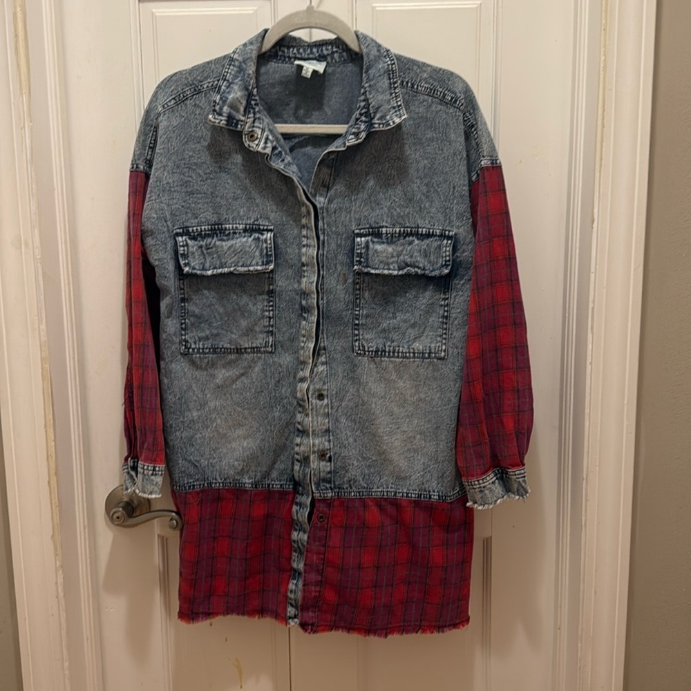 Hayden Los Angeles denim plaid button down. Size M